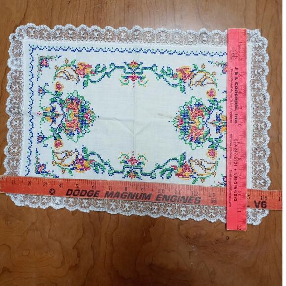 ✨ Retro 🌲 Christmas Cross Stitch Doilies – Handmade Vintage Flour Sack Linens - Picture 11 of 15